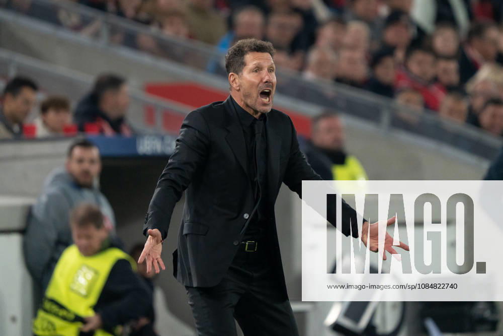 Diego Pablo Simeone (Trainer, Atletico Madrid) Geste, Mimik, Zeichen, GER, VfB Stuttgart vs. Atlà tico Madrid, Fussball, UEFA Champions League, Spieltag 3, Spielzeit 2026 2027, 20.10.2026, GER, VfB Stuttgart vs. Atlà tico Madrid, Fussball, UEFA Champions League, Spieltag 3, Spielzeit 2026 2027, 20.10.2026, Stuttgart