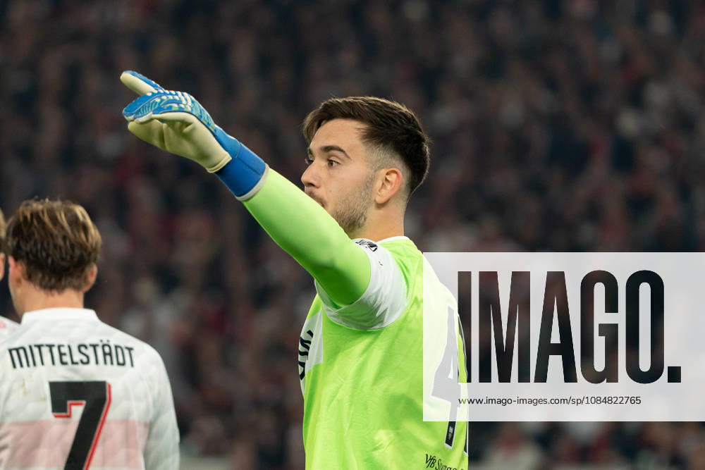 Dennis Seimen (VfB Stuttgart, 41) Geste, Mimik, Zeichen, GER, VfB Stuttgart vs. Atlà tico Madrid, Fussball, UEFA Champions League, Spieltag 3, Spielzeit 2026 2027, 20.10.2026, GER, VfB Stuttgart vs. Atlà tico Madrid, Fussball, UEFA Champions League, Spieltag 3, Spielzeit 2026 2027, 20.10.2026, Stuttgart