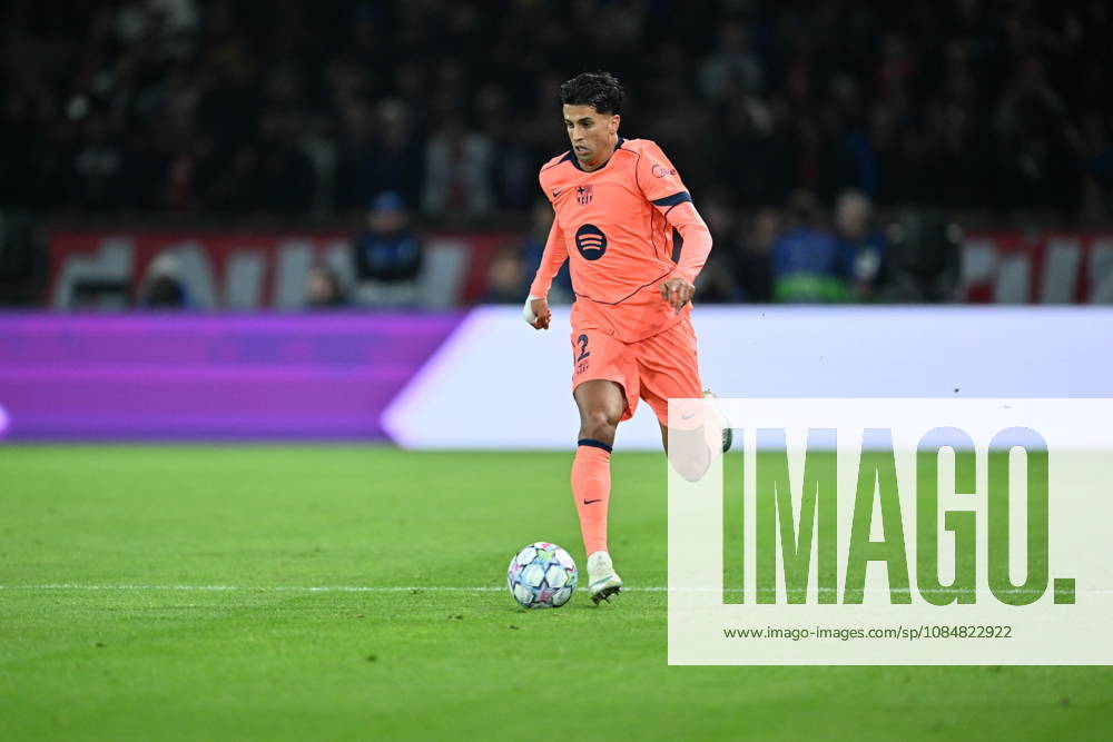 Paris Saint-Germain v Barcelona - UEFA Champions League PARIS, FRANCE - OCTOBER 20: Player of Barcelona in action during the UEFA Champions League 2026 27 League Phase MD3 match between Paris Saint-Germain and FC Barcelona, Barca at Parc des Princes on October 20, 2026 in Paris, France. Mustafa Yalcin Anadolu Paris France. Editorial use only. Please get in touch for any other usage.