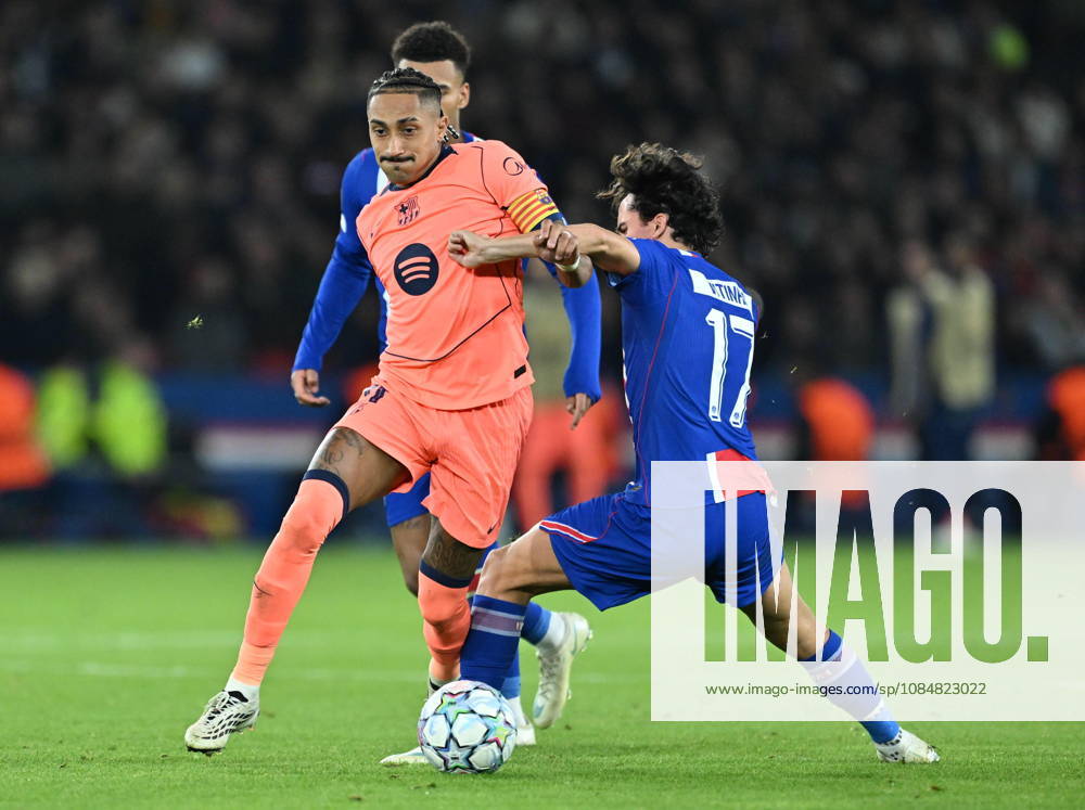 Paris Saint-Germain v Barcelona - UEFA Champions League PARIS, FRANCE - OCTOBER 20: Vitinha (R) of PSG in action against Rapinha (L) of Barcelona during the UEFA Champions League 2026 27 League Phase MD3 match between Paris Saint-Germain and FC Barcelona, Barca at Parc des Princes on October 20, 2026 in Paris, France. Mustafa Yalcin Anadolu Paris France. Editorial use only. Please get in touch for any other usage.