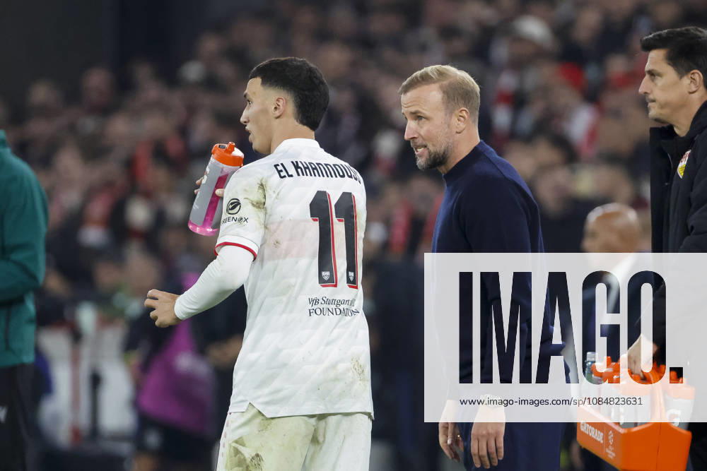 Bilal El Khannouss (VfB Stuttgart, 11) und Sebastian Hoeneß, Hoeness (VfB Stuttgart, Trainer) im Dialog, im Gespräch, im Austausch, in Kommunikation , Deutschland, Fussball, UEFA Champions League, 3. Spieltag, 2026 2027, VfB Stuttgart vs. Atletico Madrid, 20.10.2026, Stuttgart Arena Stuttgart Deutschland