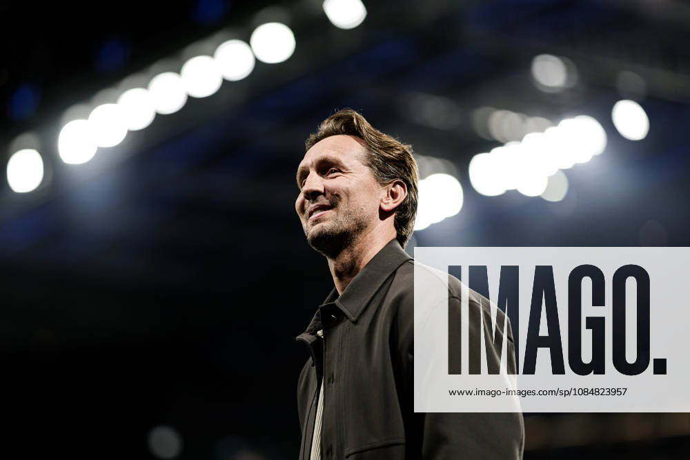 FC Porto v PSV Eindhoven - UEFA Champions League 2026 27 League Phase MD3 Luuk de Jong is honored before the UEFA Champions League 2026 27 League Phase Matchday 3 match between FC Porto and PSV at Estadio do Dragao in Porto, Portugal, on October 20, 2026. porto Porto Portugal