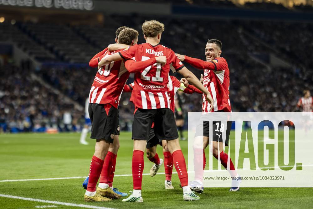 PORTO - (lr) Guus Til of PSV Eindhoven, Sven Mijnans of PSV Eindhoven and Filip Kostic of PSV Eindhoven celebrate the 0-1 during the UEFA Champions League match between FC Porto and PSV Eindhoven at the Estadio Do Dragao, on 20 October 2026 in Porto, Portugal. MORITZ MUELLER ANP ANPxSportx IVx 573101349 originalFilename: 573101349
