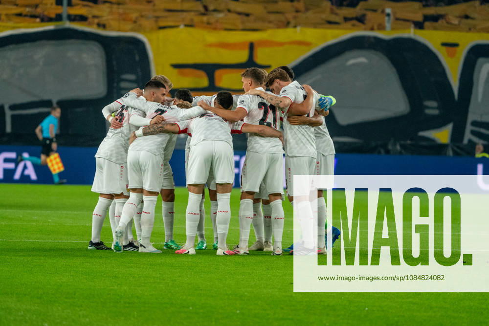 Stuttgart team seen during UEFA Champions League 2026 2027 league phase game between teams of VfB Stuttgart and Atletico Madrid (Pia Schindler Ball Raw Images) Stuttgart MHP Arena Germany