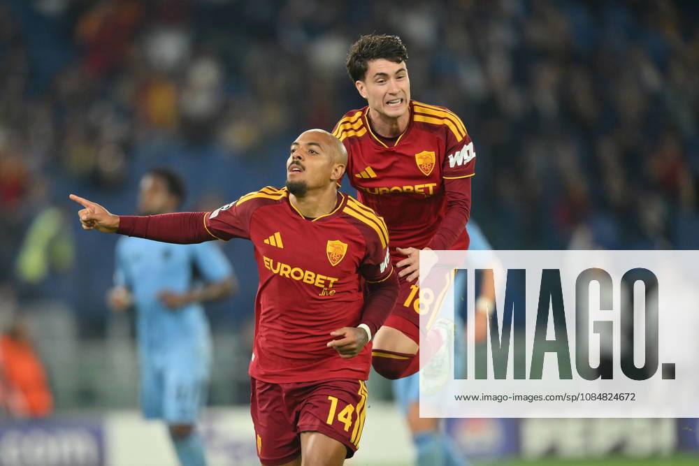 AS Roma v Slovan Bratislava - UEFA Champions League ROME, ITALY - OCTOBER 20 : Donyell Malen of AS Roma celebrates after scores The penalty during the Champions League match between Slovan Bratislava at Stadio Olimpico on October 20 ,2026 in Rome, Italy. Claudio Pasquazi Anadolu Rome Italy. Editorial use only. Please get in touch for any other usage.