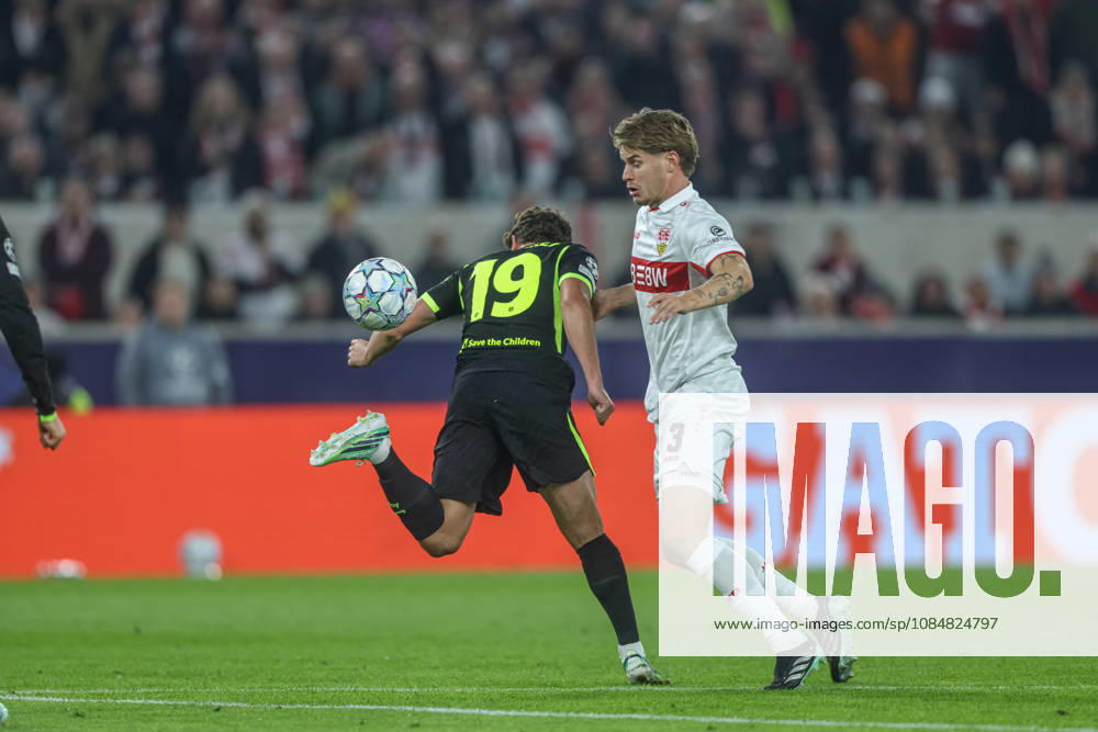 GER, Stuttgart, VfB Stuttgart vs Atletico Madrid, Fussball, UEFA, Spielzeit 2026 2027, Champions League, MHP-Arena, 3. Spieltag im Bild v.l.: Julian Alvarez (Atletico Madrid 19), Ramon Hendriks (VfB Stuttgart 3) DFB DFL REGULATIONS PROHIBIT ANY USE OF PHOTOGRAPHS AS IMAGE SEQUENCES AND OR QUASI-VIDEO, 200.2026