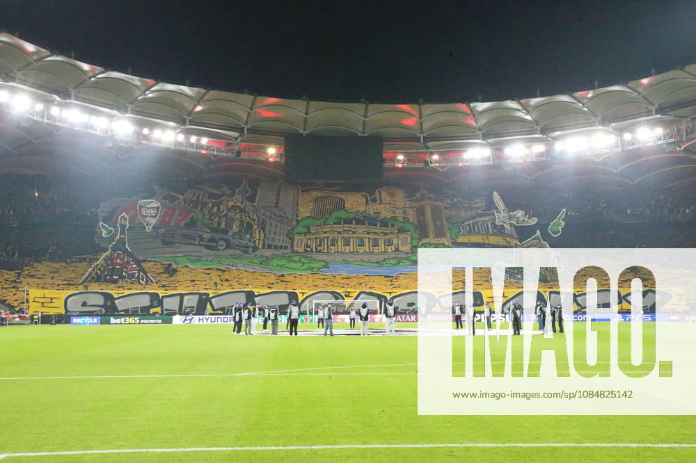 Fussball UEFA Champions League, VfB Stuttgart - Atletico Madrid v.l. VfB Fans ,Stimmung, Schals, Ultras, Zuschauer, Besucher, Choreo, Choreografie, atmosphere, scarves, spectators, visitors Stuttgart