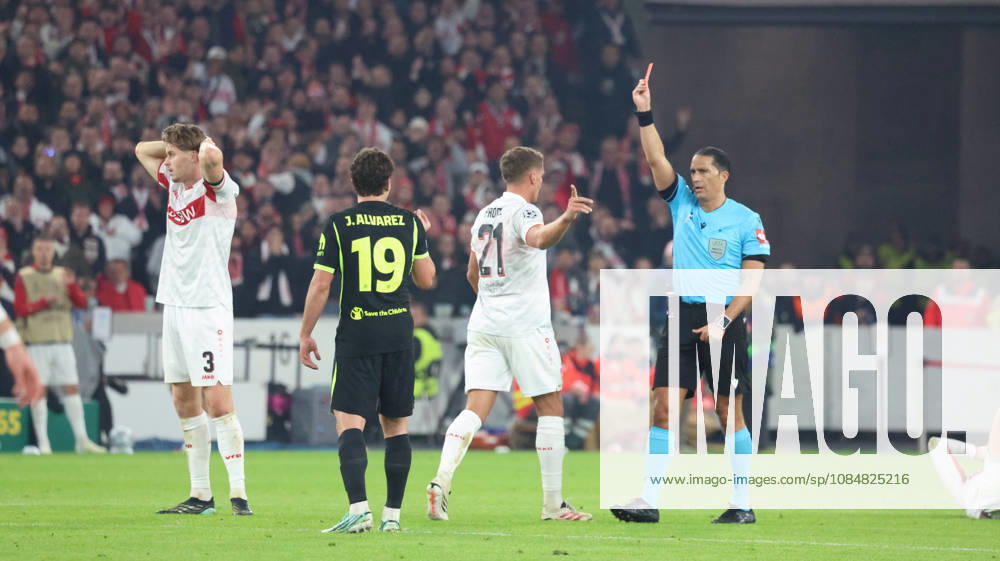 Fussball UEFA Champions League, VfB Stuttgart - Atletico Madrid v.l. Ramon Hendriks (VfB Stuttgart) Julian Alvarez (Atlà tico Madrid) Grischa Prömel (VfB Stuttgart) Schiedsrichter Referee Serdar Gözübüyük zeigt die Rote Karte Morten Hjulmand (Atlà tico Madrid) Stuttgart