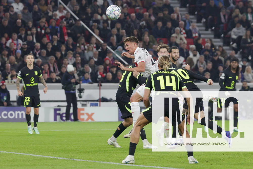 Im Bild: v.li. Grischa Proemel (VfB Stuttgart, 21) versucht an den Ball zu kommen, Marcos Llorente (Atletico Madrid, 14), Angelo Stiller (VfB Stuttgart, 6), David Hancko (Atletico Madrid, 17) und Alex Baena (Atletico Madrid, 10) 20.10.2026, VfB Stuttgart - Atletico Madrid, UEFA Champions League, 3. Spieltag, Deutschland, Stuttgart, MHP Arena, DFL REGULATIONS PROHIBIT ANY USE OF PHOTOGRAPHS AS IMAGE SEQUENCES AND OR QUASI-VIDEO.
