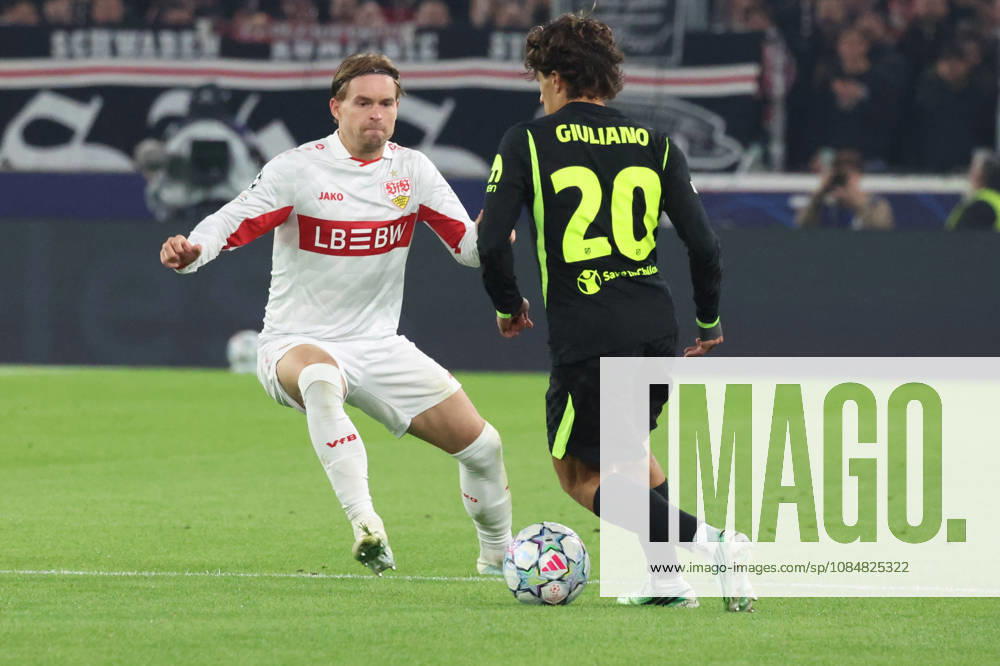 Fussball UEFA Champions League, VfB Stuttgart - Atletico Madrid v.l. Maximilian Mittelstädt (VfB Stuttgart) Giuliano Simeone (Atlà tico Madrid) Stuttgart