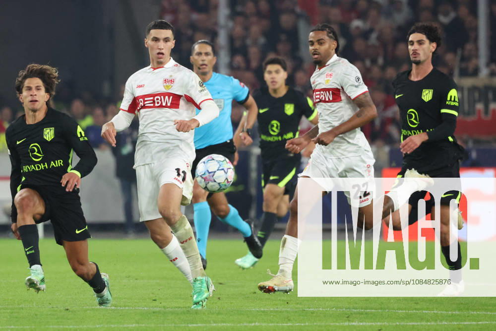 Fussball UEFA Champions League, VfB Stuttgart - Atletico Madrid v.l. Giuliano Simeone (Atlà tico Madrid) Bilal El Khannouss (VfB Stuttgart) Stuttgart
