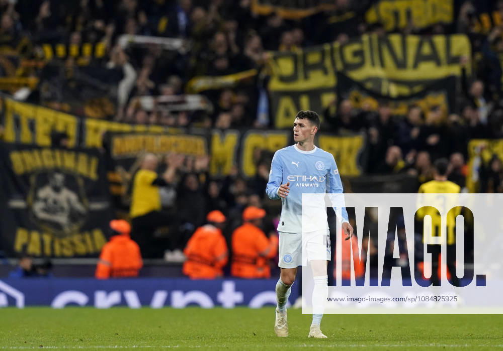 Manchester, England, 20th October 2026. Phil Foden of Manchester City takes in the atmosphere as he walks around after the game during the Manchester City vs AEK Athens UEFA Champions League match at the Etihad Stadium, Manchester. Picture credit should read: Andrew Yates Sportimage . SPI_068_AY_ManCity__Athens SPI-5090-0065