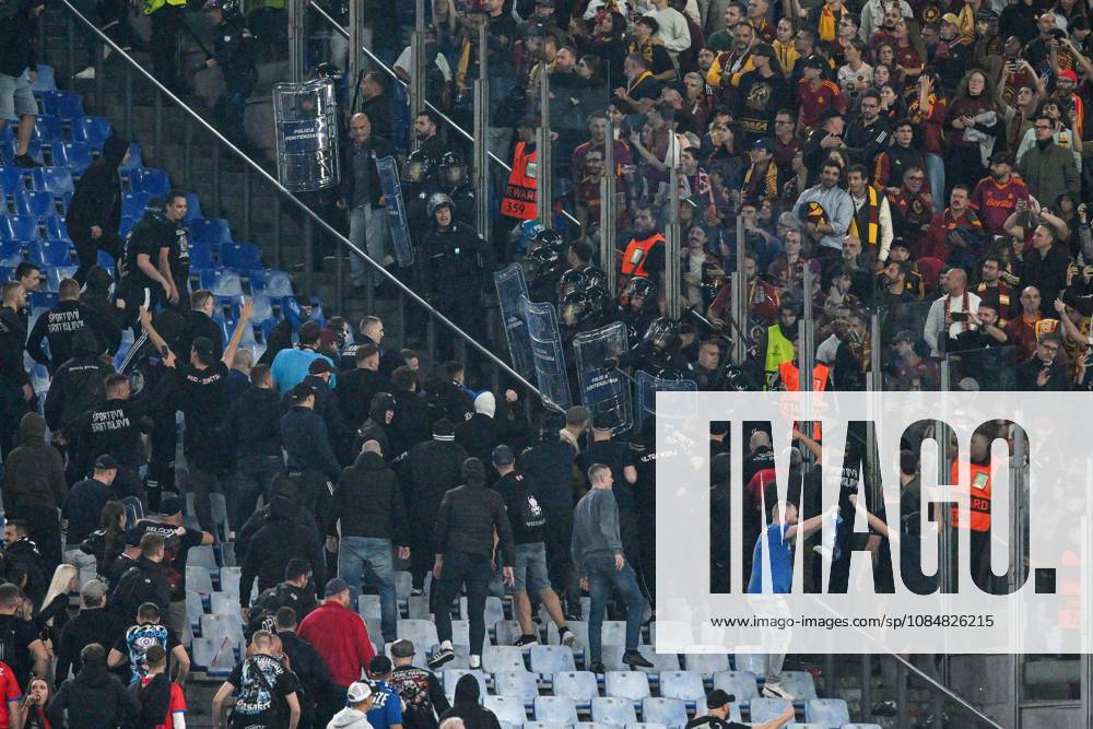 Foto IPP Roberto Ramaccia Roma 20 10 2026 Calcio:Uefa Champions League 2026- 2027 Roma vs Slovan Bratislava Nella foto scontri tifosi vs polizia - italyphotopress world copyright Roma italy Italia ITALY