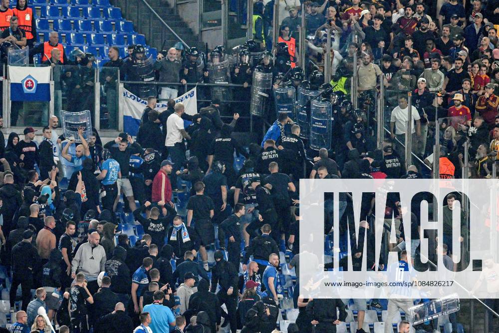 Foto IPP Roberto Ramaccia Roma 20 10 2026 Calcio:Uefa Champions League 2026- 2027 Roma vs Slovan Bratislava Nella foto scontri tifosi vs polizia - italyphotopress world copyright Roma italy Italia ITALY