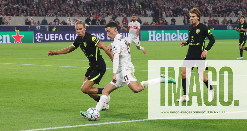 Stuttgart , Fußball UEFA Champions League VfB Stuttgart vs. Atletico Madrid , von links: Marcos Llorente ( Madrid ) Bilal El Khannouss ( VfB )