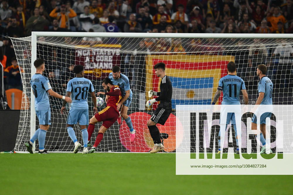 SOCCER - UEFA Champions League - AS Roma vs. Slovan Bratislava Photo by IPA ABACAPRESS.COM89963167 - Mario Hermoso of A.S. Roma scores the goal to make it 1-0 during the UEFA Champions League Matchday 3 soccer match between A.S. Roma and S.K. Slovan Bratislava at the Olympic Stadium on October 20, 2026, in Rome, Italy. Rome Italy
