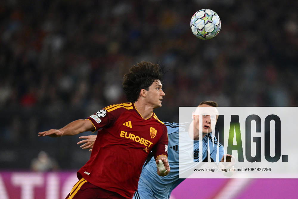 SOCCER - UEFA Champions League - AS Roma vs. Slovan Bratislava Photo by IPA ABACAPRESS.COM89963513 - Leonardo Balerdi of A.S. Roma and Nino Marcelli of S.K. Slovan Bratislava are in action during the UEFA Champions League Matchday 3 soccer match between A.S. Roma and S.K. Slovan Bratislava at the Olympic Stadium on October 20, 2026, in Rome, Italy. Rome Italy