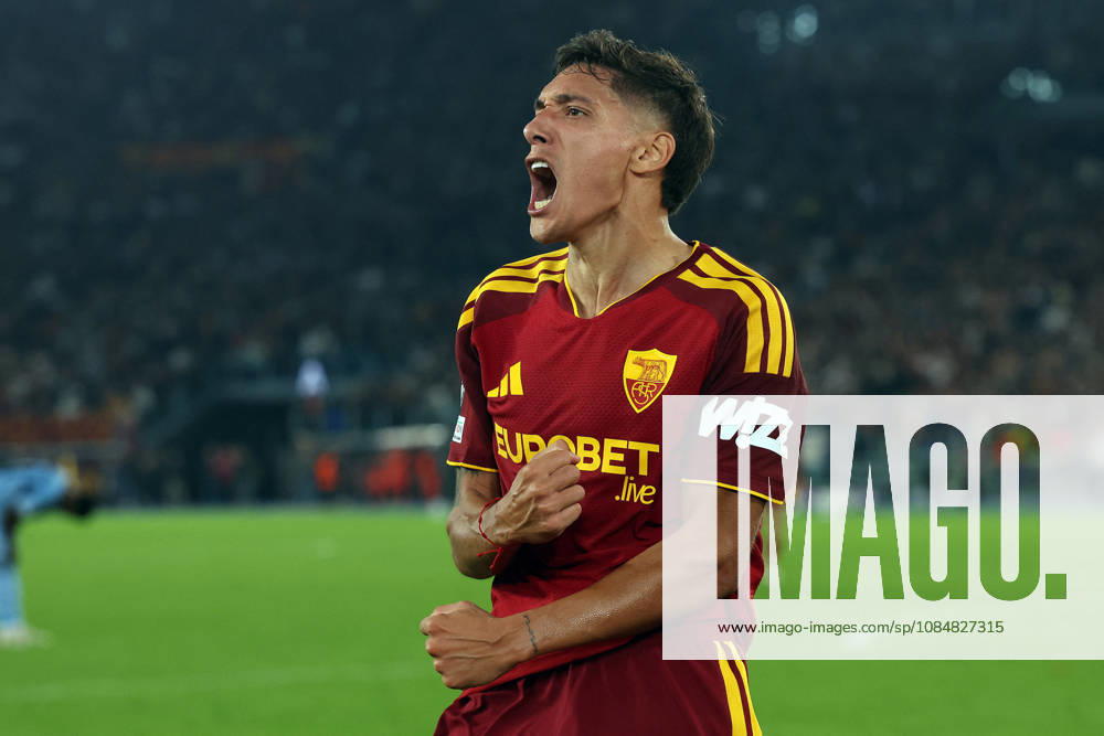 SOCCER - UEFA Champions League - AS Roma vs. Slovan Bratislava Photo by IPA ABACAPRESS.COM89963775 - Rome, Italy - October 20, 2026: Nahuel Molina (right back) of AS Roma scores the goal to make it 2-0 and celebrates with the team during the 2026-2027 UEFA Champions League soccer match between AS Roma and SLOVAN BRATISLAVA at the Olympic Stadium in Rome. Roma Italy