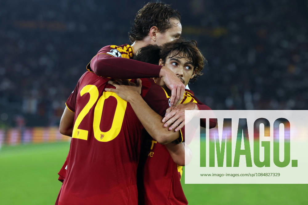 SOCCER - UEFA Champions League - AS Roma vs. Slovan Bratislava Photo by IPA ABACAPRESS.COM89963790 - Rome, Italy - October 20, 2026: Nahuel Molina (right back) of AS Roma scores the goal to make it 2-0 and celebrates with the team during the 2026-2027 UEFA Champions League soccer match between AS Roma and SLOVAN BRATISLAVA at the Olympic Stadium in Rome. Roma Italy