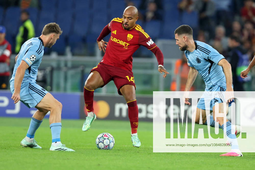 SOCCER - UEFA Champions League - AS Roma vs. Slovan Bratislava Photo by IPA ABACAPRESS.COM89964406 - Rome, Italy - October 20, 2026: Donyell Malen (center forward) of AS Roma and Kenan Bajric (center back) of SK Slovan Bratislava in action during a 2026-2027 UEFA Champions League soccer match between AS Roma and SLOVAN BRATISLAVA at the Olympic Stadium in Rome. Roma Italy