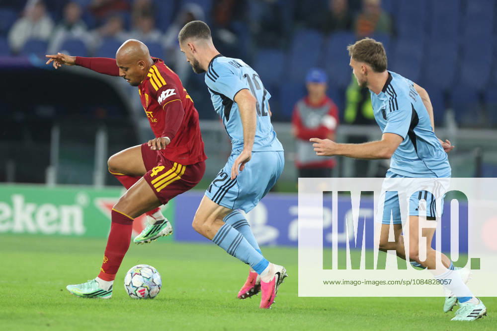 SOCCER - UEFA Champions League - AS Roma vs. Slovan Bratislava Photo by IPA ABACAPRESS.COM89964408 - Rome, Italy - October 20, 2026: Donyell Malen (center forward) of AS Roma and Kenan Bajric (center back) of SK Slovan Bratislava in action during the 2026-2027 UEFA Champions League soccer match between AS Roma and SLOVAN BRATISLAVA at the Olympic Stadium in Rome. Roma Italy