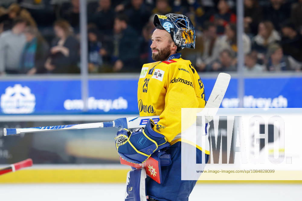 Swiss Life Arena Zuerich, SCHWEIZ, Saison 2026 2027 Herren Eishockey National League ZSC Lions - HC Davos Torwart Sandro Aeschlimann (HC Davos)