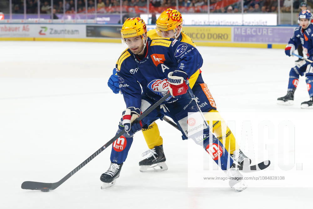 Swiss Life Arena Zuerich, SCHWEIZ, Saison 2026 2027 Herren Eishockey National League ZSC Lions - HC Davos Denis Malgin (ZSC Lions) gegen Filip Zadina (HC Davos)