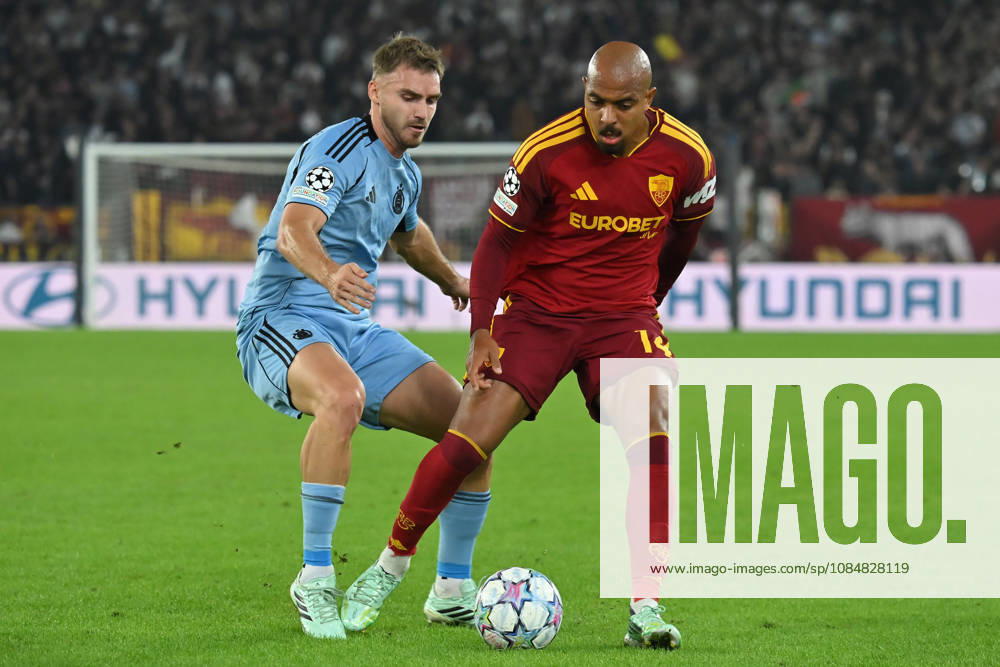 IPA89968043 - Donyell Malen of Roma during the Champions League group stage Matchday 3 game between Roma and Slovan Bratislava at the Stadio Olimpico. Rome (Italy), October 20, 2026 Mattia Vian