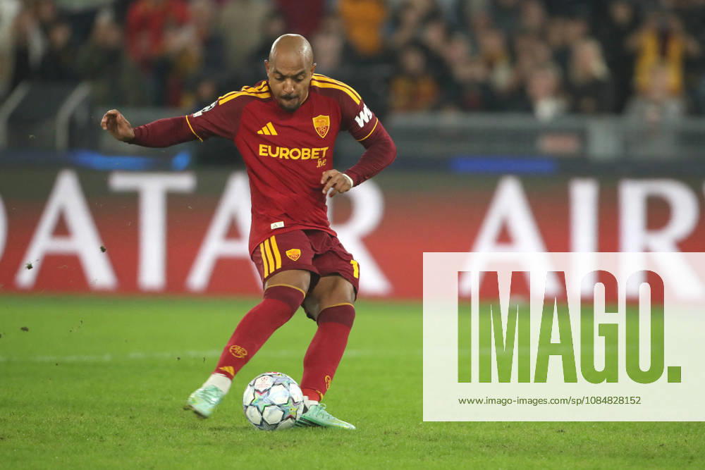 SOCCER - UEFA Champions League - AS Roma vs. Slovan Bratislava Photo by IPA ABACAPRESS.COM89967126 - October 20, 2026, Champions League: Roma vs. Slovan Bratislava. Pictured: Malen takes a penalty kick (Photo by Gino Mancini) Roma Italy