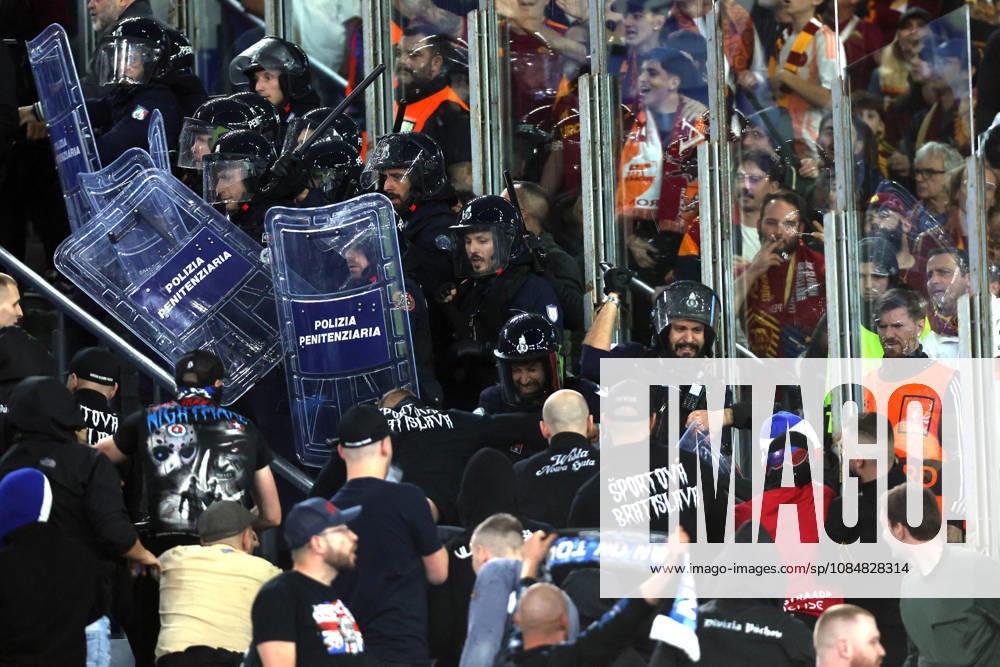 SOCCER - UEFA Champions League - AS Roma vs. Slovan Bratislava Photo by IPA ABACAPRESS.COM89965647 - Rome, Italy - October 20, 2026: Clashes between Bratislava fans and police during the 2026-2027 UEFA Champions League soccer match between AS Roma and SK Slovan Bratislava at the Olympic Stadium in Rome. Roma Italy