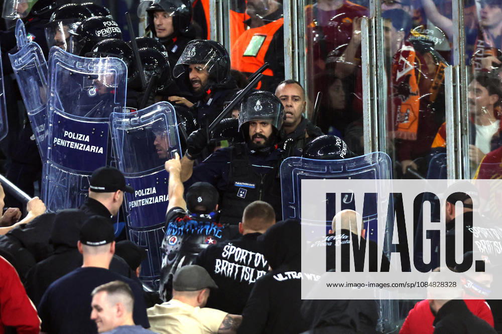 SOCCER - UEFA Champions League - AS Roma vs. Slovan Bratislava Photo by IPA ABACAPRESS.COM89965649 - Rome, Italy - October 20, 2026: Clashes between Bratislava fans and police during the 2026-2027 UEFA Champions League soccer match between AS Roma and SK Slovan Bratislava at the Olympic Stadium in Rome. Roma Italy