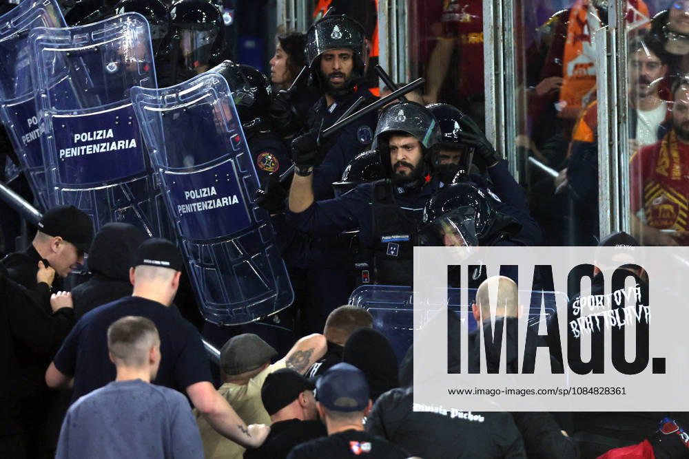 SOCCER - UEFA Champions League - AS Roma vs. Slovan Bratislava Photo by IPA ABACAPRESS.COM89965665 - Rome, Italy - October 20, 2026: Clashes between Bratislava fans and police during the 2026-2027 UEFA Champions League soccer match between AS Roma and SK Slovan Bratislava at the Olympic Stadium in Rome. Roma Italy