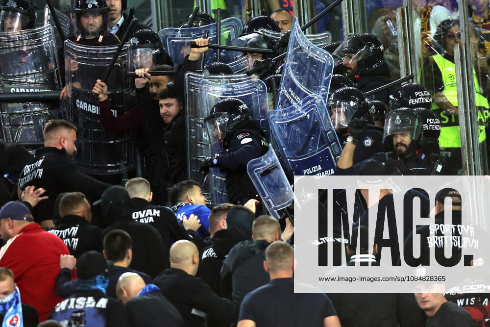 SOCCER - UEFA Champions League - AS Roma vs. Slovan Bratislava Photo by IPA ABACAPRESS.COM89965667 - Rome, Italy - October 20, 2026: Clashes between Bratislava fans and police during the 2026-2027 UEFA Champions League soccer match between AS Roma and SK Slovan Bratislava at the Olympic Stadium in Rome. Roma Italy