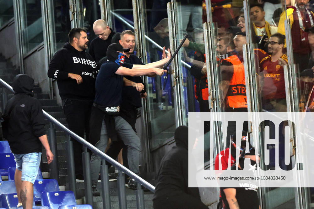 SOCCER - UEFA Champions League - AS Roma vs. Slovan Bratislava Photo by IPA ABACAPRESS.COM89965678 - Rome, Italy - October 20, 2026: Clashes between Bratislava fans and police during the 2026-2027 UEFA Champions League soccer match between AS Roma and SK Slovan Bratislava at the Olympic Stadium in Rome. Roma Italy