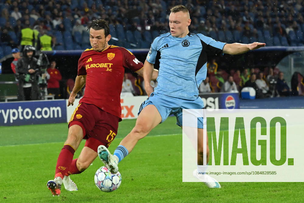 IPA89968193 - Marten De Roon of Roma and Nino Marcelli of Slovan Bratislava during the Champions League group stage Matchday 3 game between Roma and Slovan Bratislava at the Stadio Olimpico. Rome (Italy), October 20, 2026 Mattia Vian