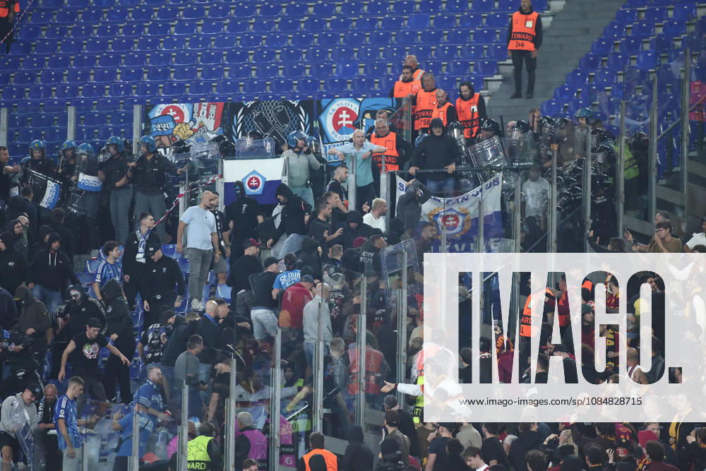 SOCCER - UEFA Champions League - AS Roma vs. Slovan Bratislava Photo by IPA ABACAPRESS.COM89965696 - Clash between police and Slovan Bratislava fans during the 2026–2027 UEFA Champions League match between A.S. Roma and Slovan Bratislava at the Stadio Olimpico in Rome, Italy. Rome Italy