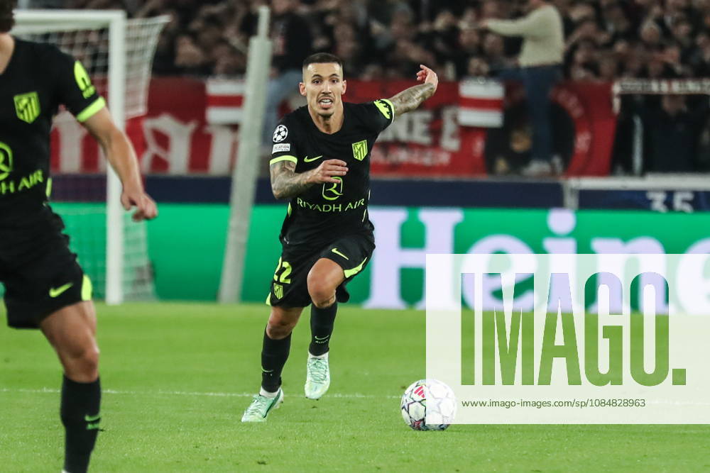Stuttgart 20.10.2026. Pilka nozna Liga Mistrzow UEFA sezon 2026 2027 kolejka 3 mecz: VfB Stuttgart - Atletico Madryt --- Football UEFA Champions League season 2025 2026 round 3 match: VfB Stuttgart - Atletico de Madrid nz Alejandro Grimaldo Fot. Kacper Staniec NEWSPIX.PL --- newspix.pl