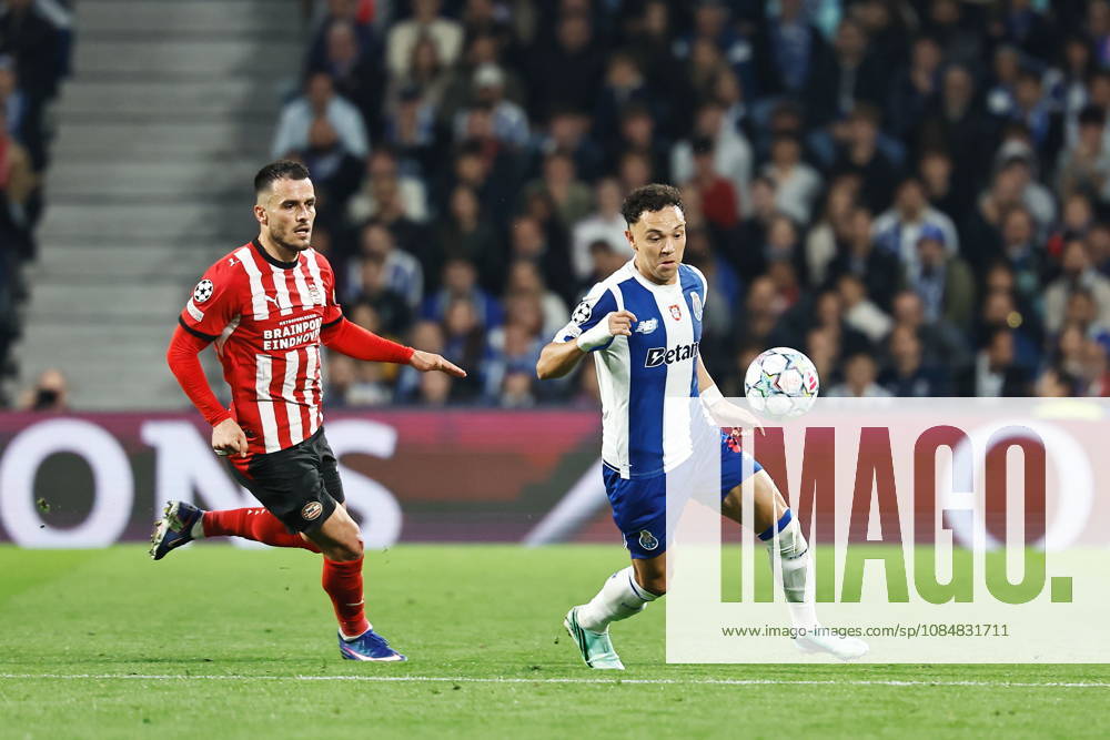 (L-R) Filip Kostic (PSV), Pepe (Porto), OCTOBER 20, 2026 - Football Soccer : UEFA Champions League League phase matchday 3 between FC Porto - PSV Eindhoven at the Estadio do Dragao in Porto, Portugal. Noxthirdxpartyxsales aflo_357737257 MutsuxKawamorix