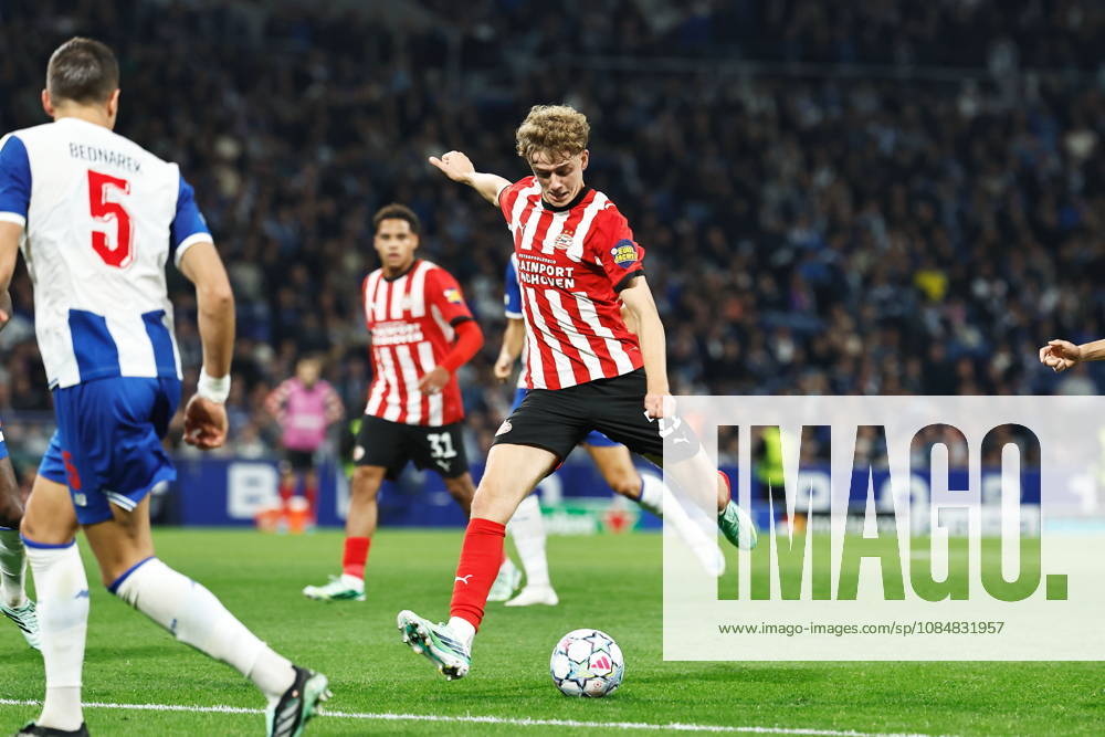 Sven Mijnans (PSV), OCTOBER 20, 2026 - Football Soccer : UEFA Champions League League phase matchday 3 between FC Porto - PSV Eindhoven at the Estadio do Dragao in Porto, Portugal. Noxthirdxpartyxsales aflo_357737892 MutsuxKawamorix