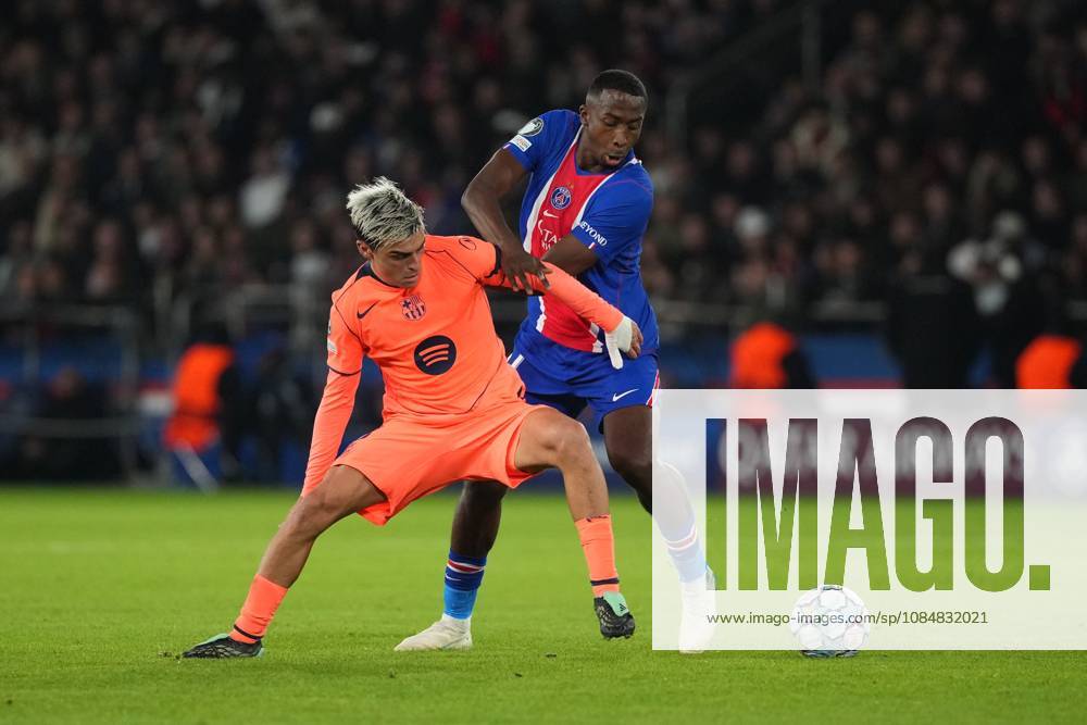 Pedri of Barcelona battles with Willian Pacho of PSG Paris Saint-Germain v Barcelona, UEFA Champions League, Football, Parc des Princes, Paris, France - 20 Oct 2026Paris Parc des Princes France