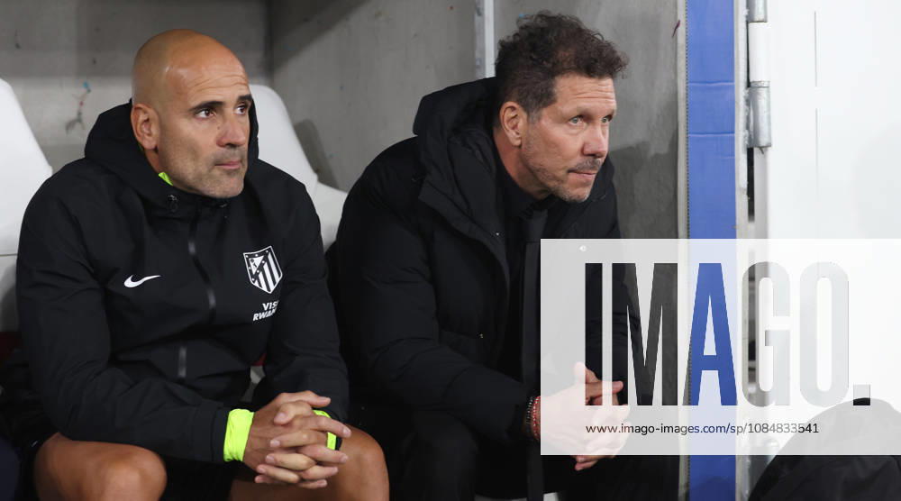 Stuttgart , Fußball UEFA Champions League VfB Stuttgart vs. Atletico Madrid , Trainer Diego Pablo Simeone (Atlà tico Madrid, rechts)