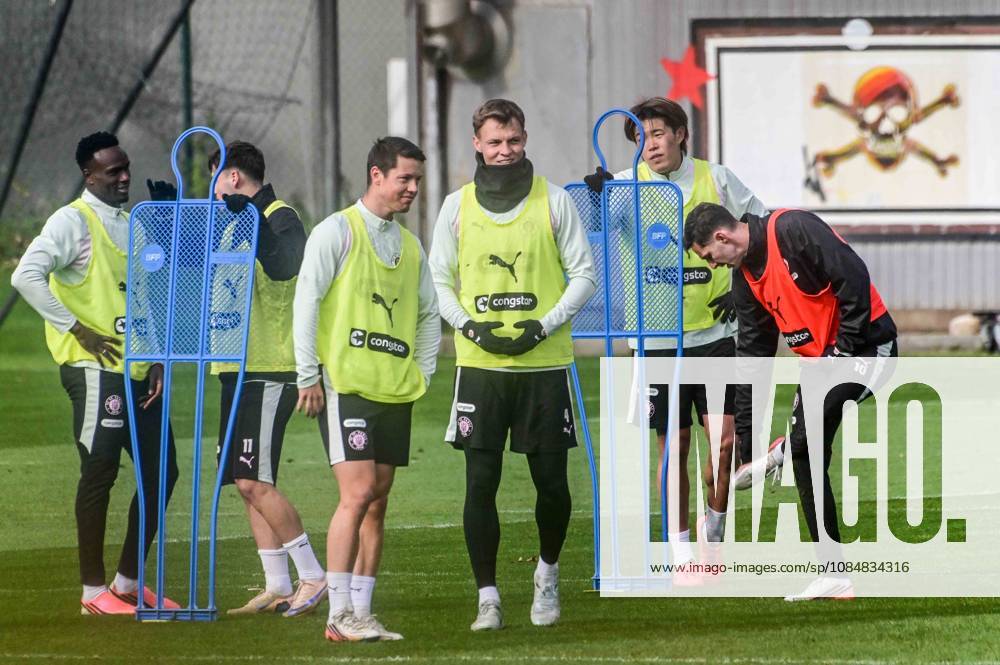 Abdoulie Ceesay Arkadiusz Pyrka Rasmussen Mathias Nemeth David Tomoya Ando Branimir Hrgota ( Pauli ) Deutschland , Hamburg , Trainingsgelände an der Kollaustrasse , Fussball , 2. Bundesliga , FC St Pauli