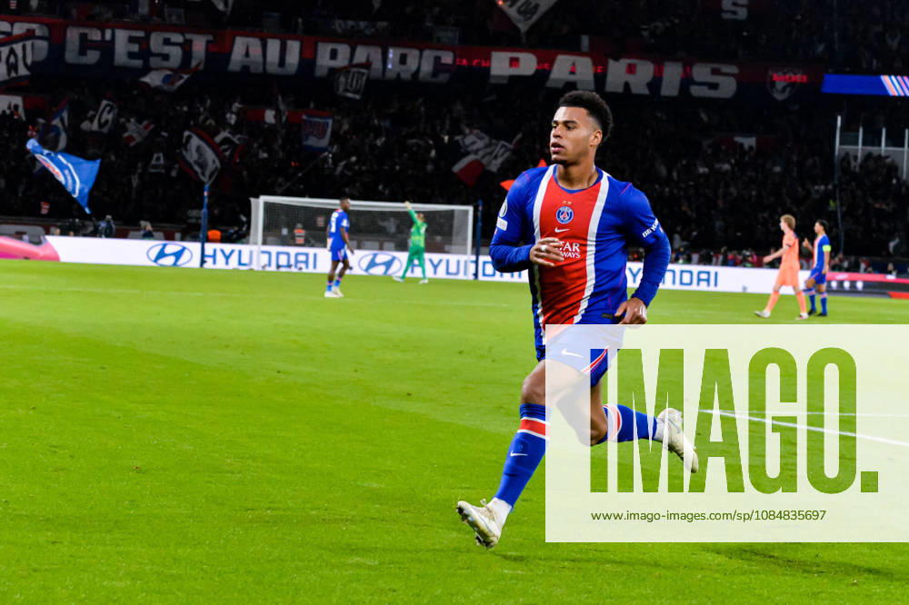 Joie des joueurs du Paris SG aprés le but de Desire Doue (Paris SG) - Match de Ligue Des Champions 2026-2027 (LDC) PSG - Barcelone (4-2) au Parc des Princes à Paris, le 20 octobre 2026. 2026-2027 Champions League (UCL) match: PSG vs. Barcelona (4–2) at the Parc des Princes in Paris, October 20, 2026. Paris France