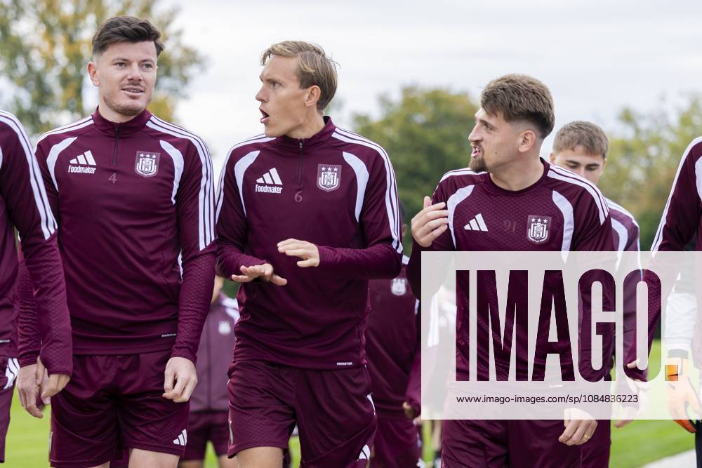 RSC Anderlecht open training 21 10 NEERPEDE, BELGIUM - OCTOBER 21 : Biancone Giulian defender of RSC Anderlecht, Augustinsson Ludwig defender of RSC Anderlecht, Bertaccini Adriano forward of RSC Anderlecht during an open training pictured on October 21, 2026 in Neerpede, Belgium, 21 10 2026 Neerpede Belgium