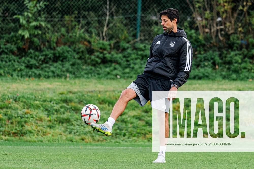 Anderlecht s head coach Vitor Bruno pictured during a training session of Belgian soccer team RSC Anderlecht, Wednesday 21 October 2026 in Brussels, in preparation of tomorrow s match against Polish Jagiellonia Bialystok, on day three of the UEFA Europa League league phase. EMILExWINDAL x190468938x