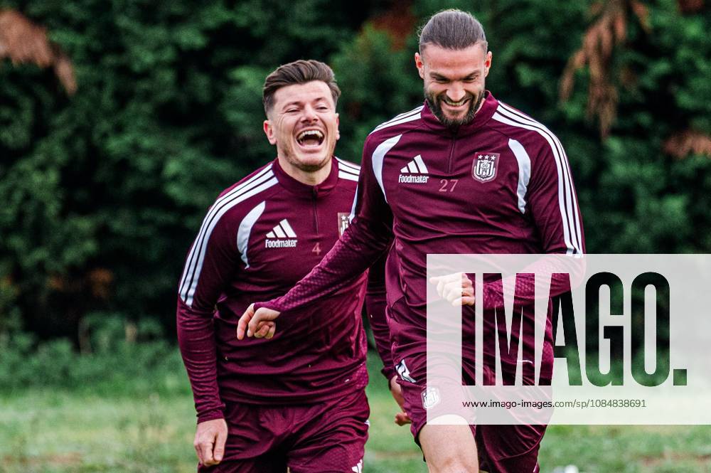Anderlecht s Giulian Biancone and Anderlecht s Leo Petrot pictured during a training session of Belgian soccer team RSC Anderlecht, Wednesday 21 October 2026 in Brussels, in preparation of tomorrow s match against Polish Jagiellonia Bialystok, on day three of the UEFA Europa League league phase. EMILExWINDAL x190469006x