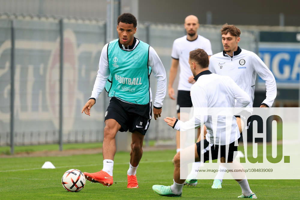 SOCCER - UEFA EL, Sturm vs Marseille GRAZ,AUSTRIA,21.OCT.26 - SOCCER - UEFA Europa League, SK Sturm Graz vs Olympique de Marseille, preview, training Sturm. Image shows Axel Kayombo and Szymon Wlodarczyk (Sturm). GEPAxpictures Buehner-Weinrauch