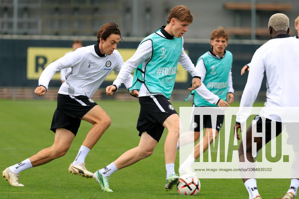 SOCCER - UEFA EL, Sturm vs Marseille GRAZ,AUSTRIA,21.OCT.26 - SOCCER - UEFA Europa League, SK Sturm Graz vs Olympique de Marseille, preview, training Sturm. Image shows Albert Vallc and Luca Weinhandl (Sturm). GEPAxpictures Buehner-Weinrauch