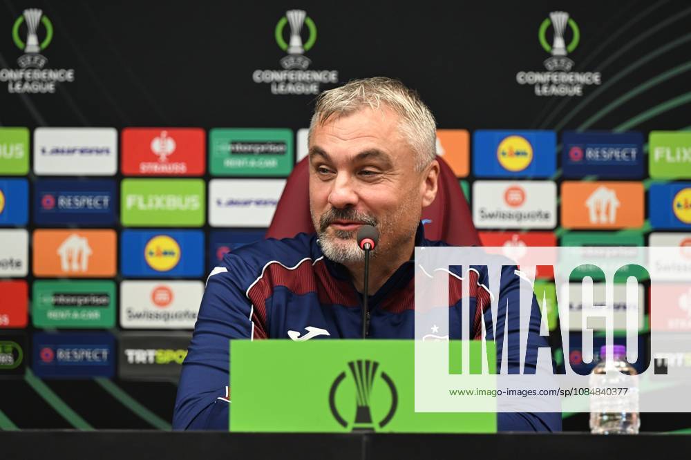 Trabzonspor hold press conference, PK, Pressekonferenz ahead of UEFA Conference League match against Hearts TRABZON, TURKIYE - OCTOBER 21: Trabzonspor head coach Thomas Reis and player Wagner Pina (not seen) attend a press conference at Papara Park ahead of their UEFA Conference League match against Scottish side Hearts in Trabzon, Turkiye, on October 21, 2026. Hasan Tascan Anadolu Trabzon Turkey. Editorial use only. Please get in touch for any other usage.