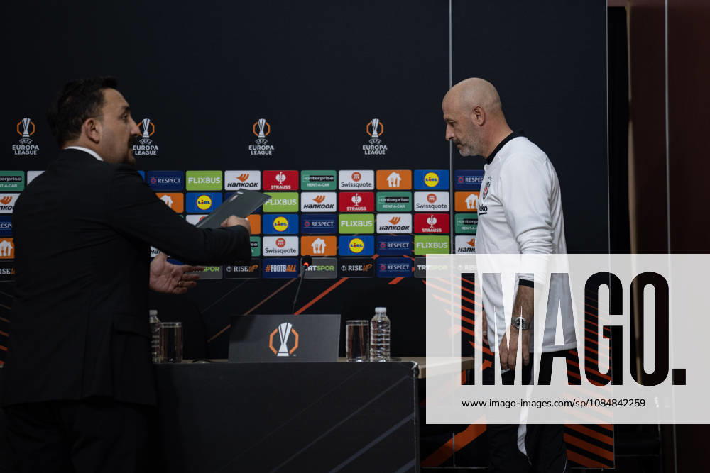 Besiktas hold press conference, PK, Pressekonferenz ahead of UEFA Europa League match with Crystal Palace ISTANBUL, TURKIYE - OCTOBER 21: Besiktas head coach Vincenzo Italiano (R) and midfielder Wilfred Ndidi attend a press conference at BJK Nevzat Demir Training Facilities in Istanbul, Turkiye, on October 21, 2026, ahead of their UEFA Europa League Matchday 3 clash against Crystal Palace. Celal Gunes Anadolu Istanbul Turkey. Editorial use only. Please get in touch for any other usage.